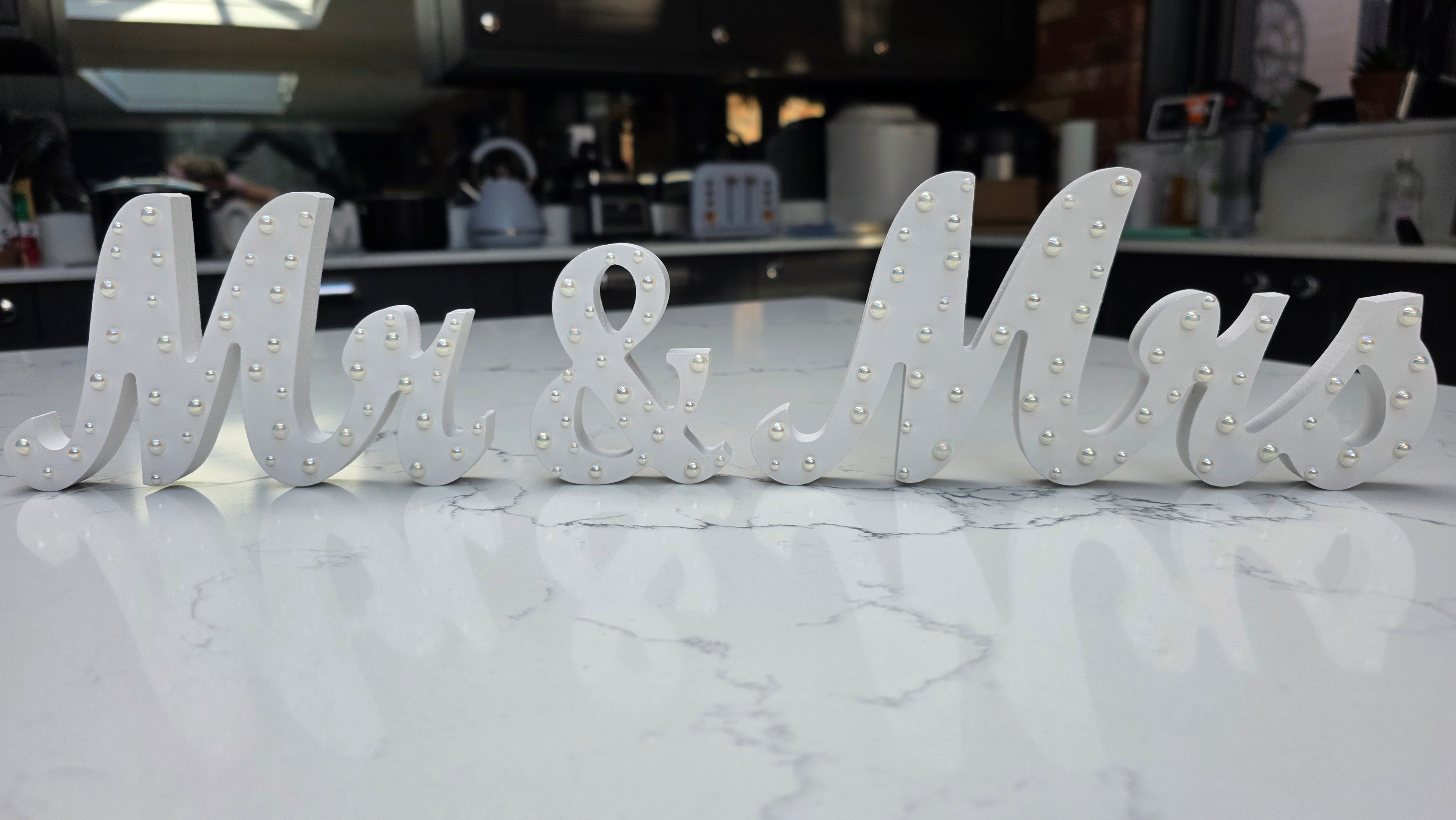 Mr & Mrs Pearl Wedding Sign – Luxury Top Table Wedding Decor