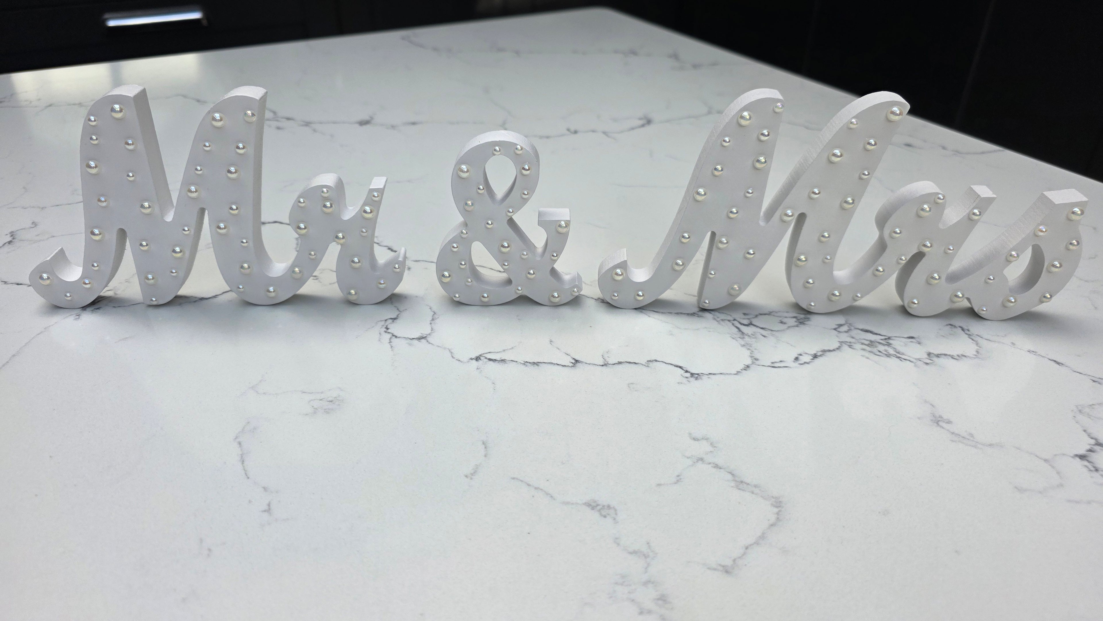 Mr & Mrs Pearl Wedding Sign – Luxury Top Table Wedding Decor