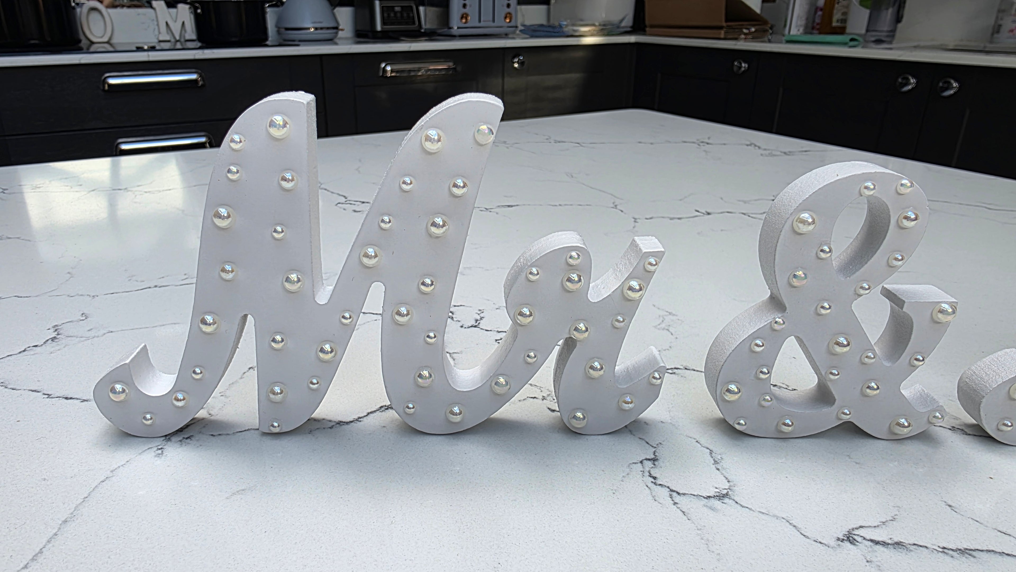 Mr & Mrs Pearl Wedding Sign – Luxury Top Table Wedding Decor