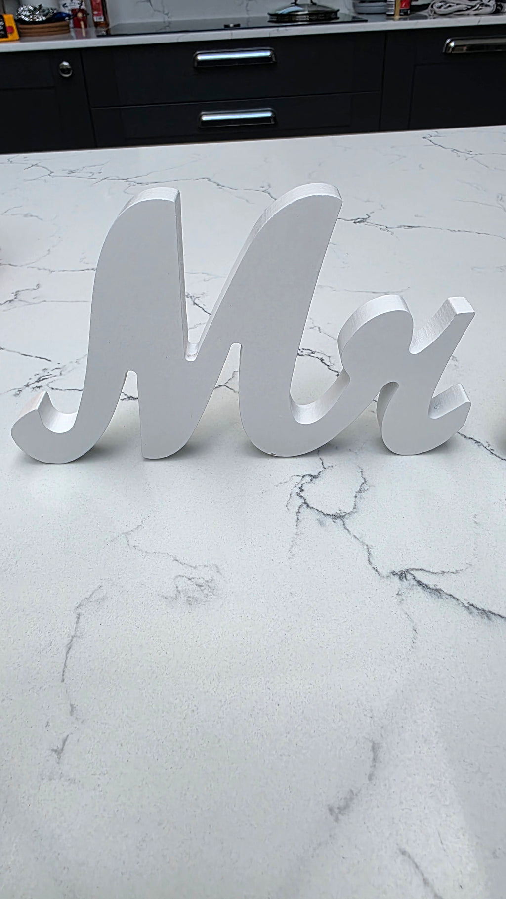 Mr & Mrs Wedding Sign – Elegant Wedding Decor & Keepsake
