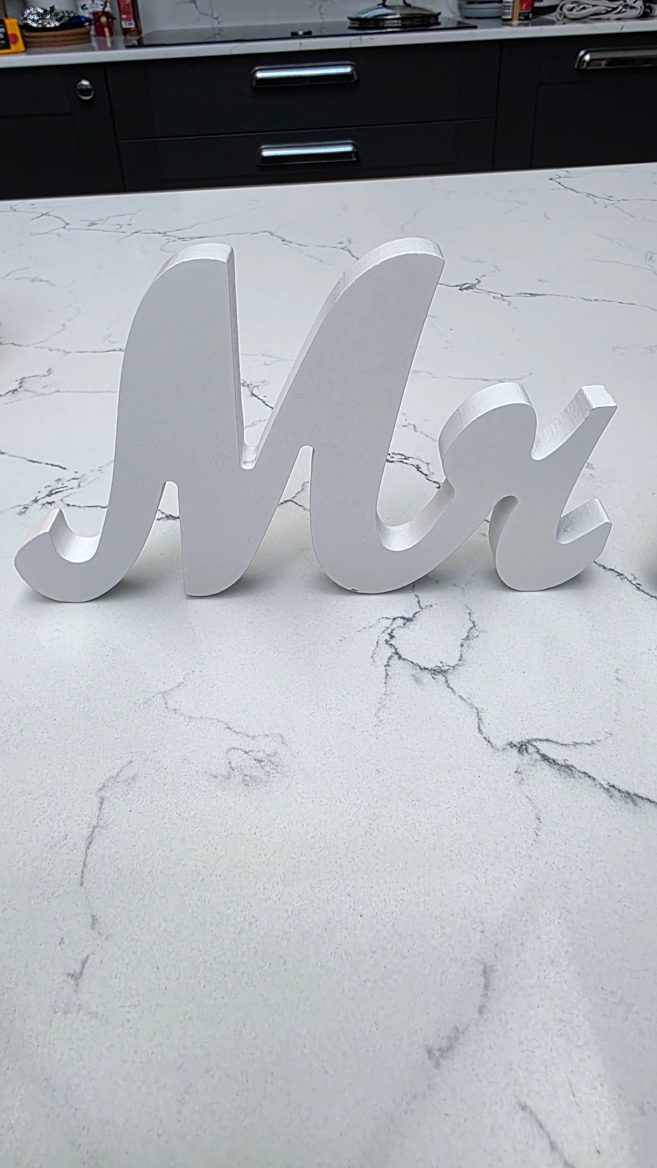 Mr & Mrs Wedding Sign – Elegant Wedding Decor & Keepsake