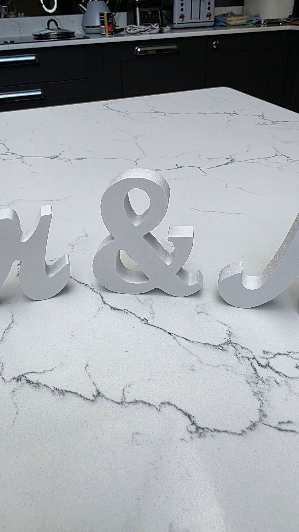 Mr & Mrs Wedding Sign – Elegant Wedding Decor & Keepsake