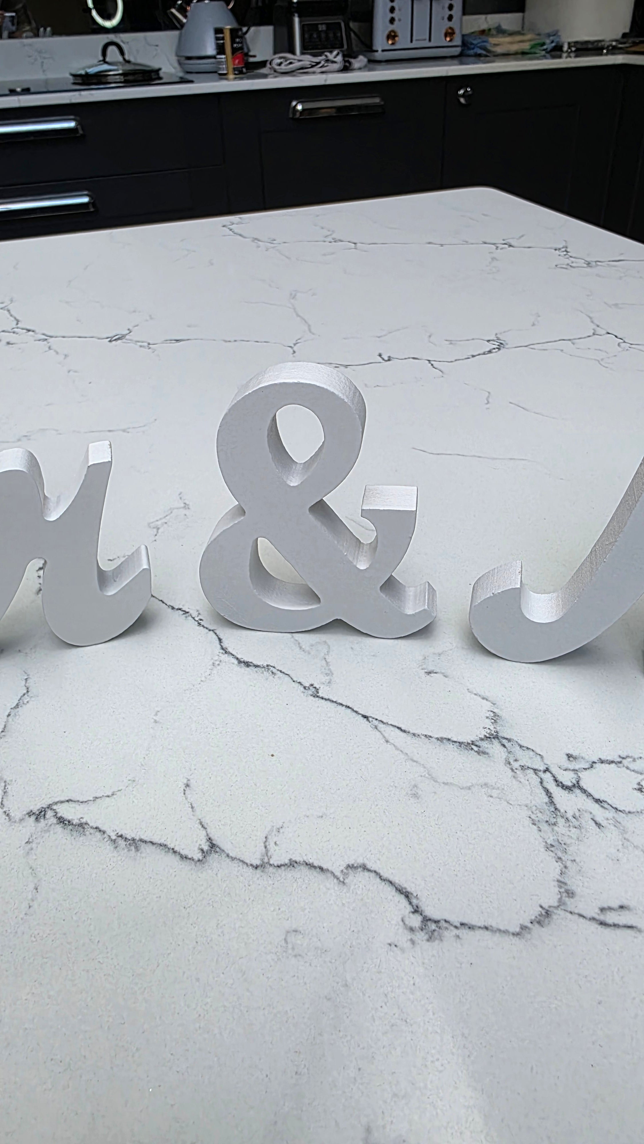 Mr & Mrs Wedding Sign – Elegant Wedding Decor & Keepsake