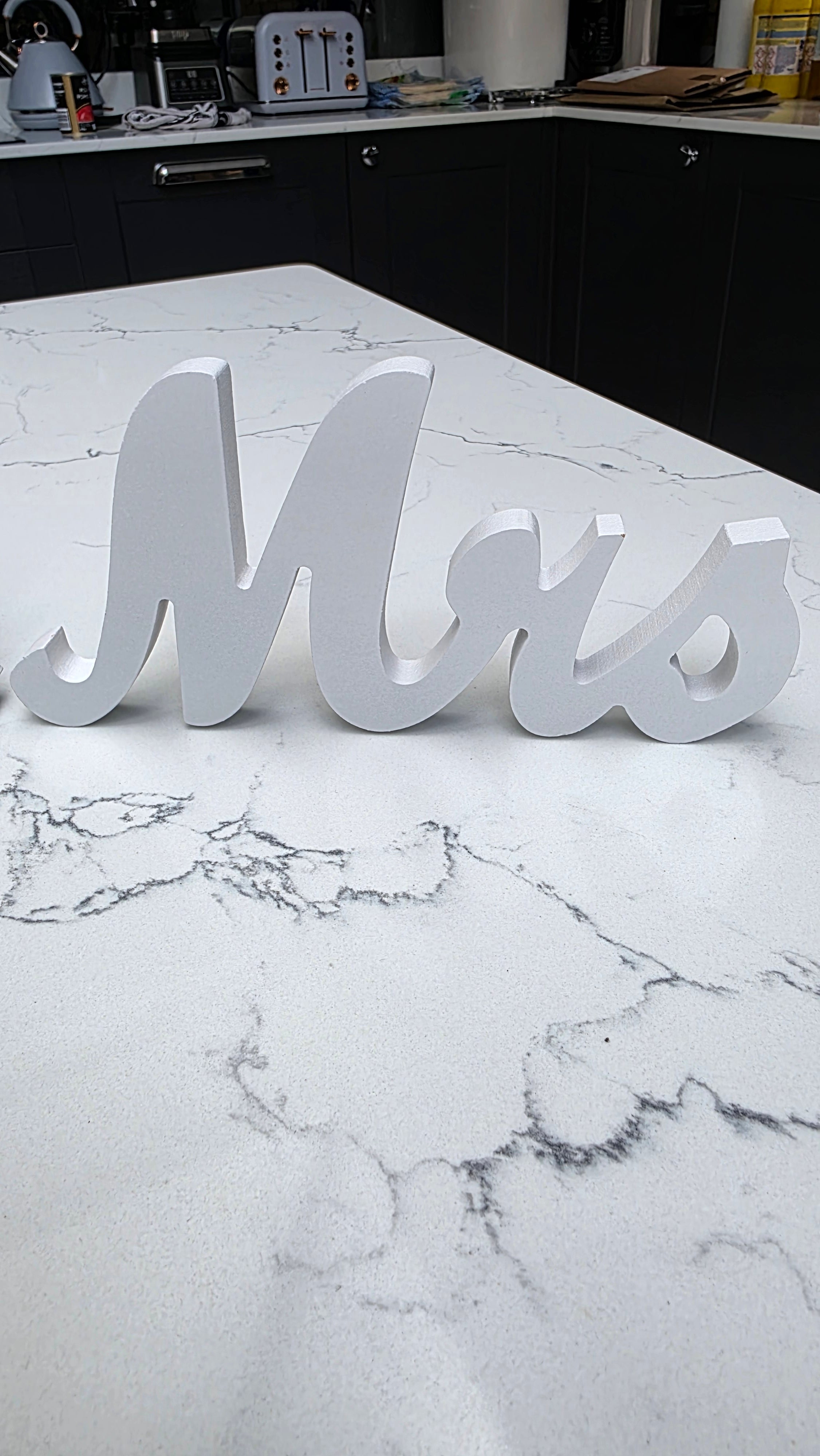 Mr & Mrs Wedding Sign – Elegant Wedding Decor & Keepsake